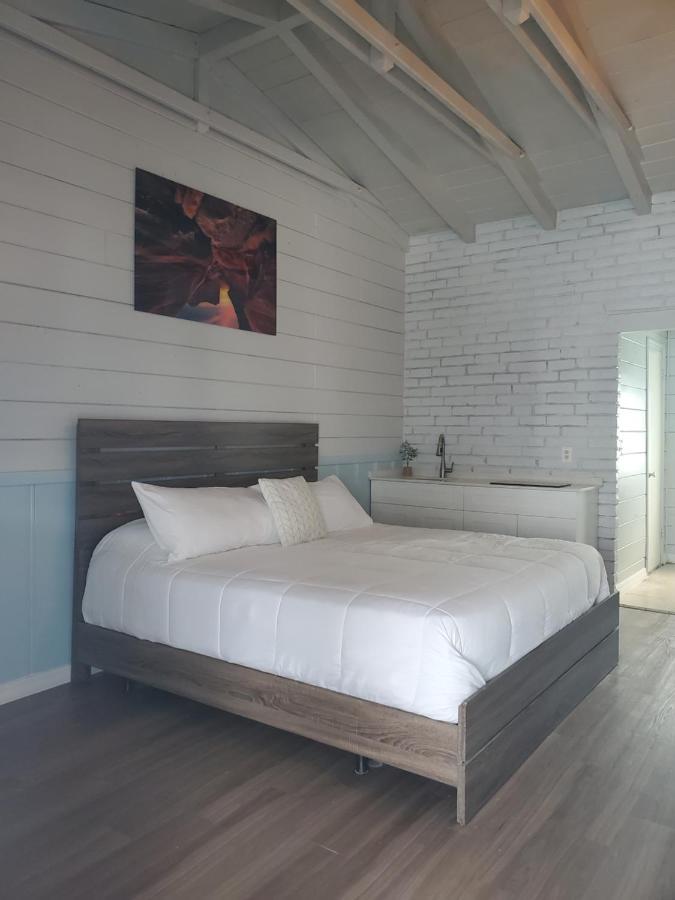 Hollywood Gardens Inn & Suites Luaran gambar