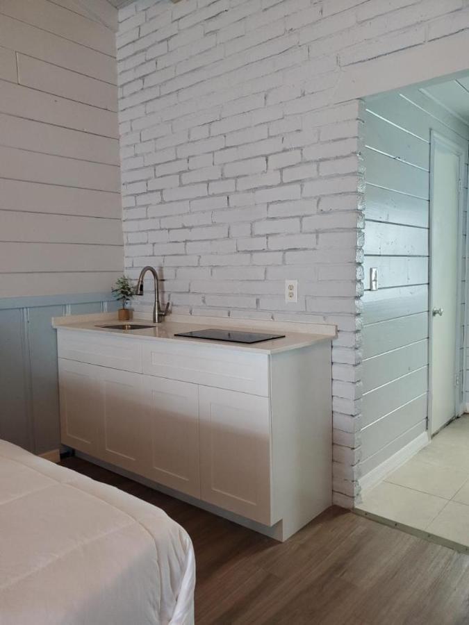 Hollywood Gardens Inn & Suites Luaran gambar