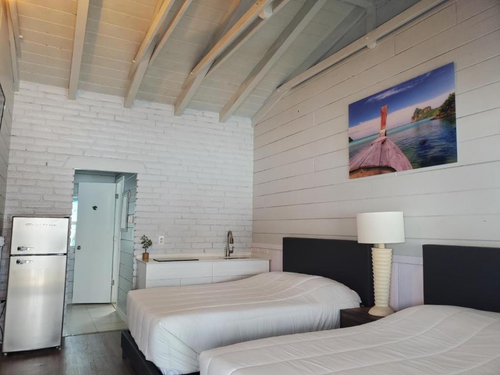 Hollywood Gardens Inn & Suites Luaran gambar